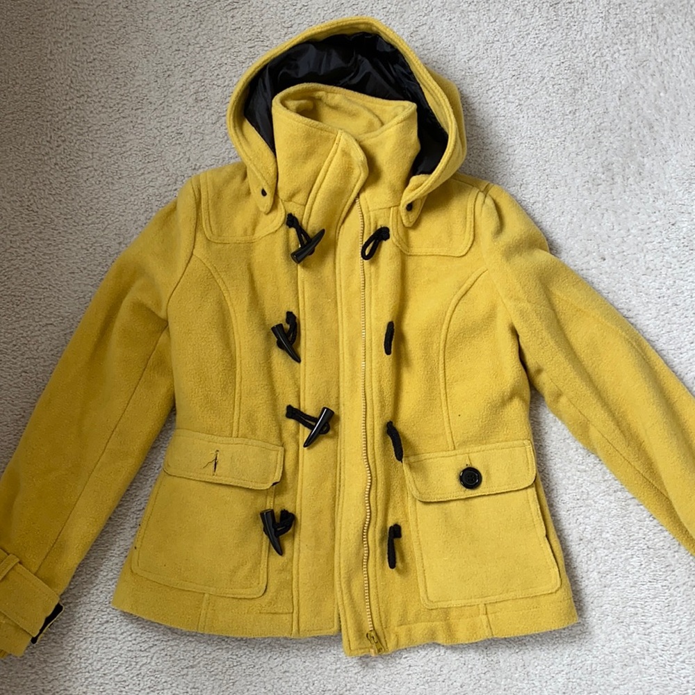 Black Poppy Yellow Coat Medium